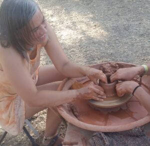 Mãos criativas no Barro, para crianças